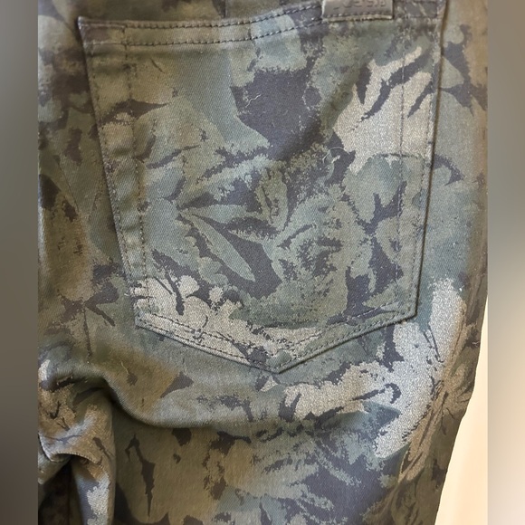 JOE’S Jeans Black Green Army, Leaf Print Pants, Stretch - size 31 - Picture 7 of 9